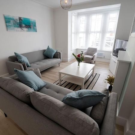 Spacious Holiday Home In Porthcawl Exterior photo
